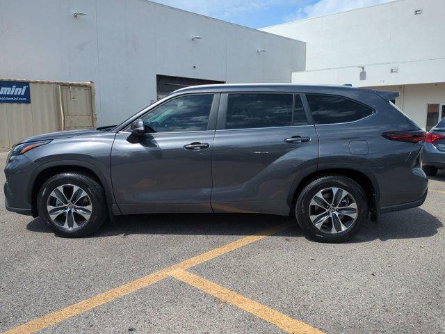 used 2025 Toyota Highlander car, priced at $48,950