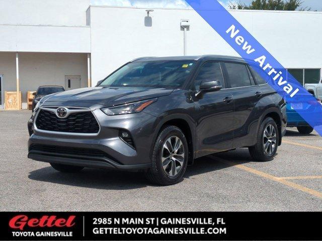 used 2025 Toyota Highlander car, priced at $48,950