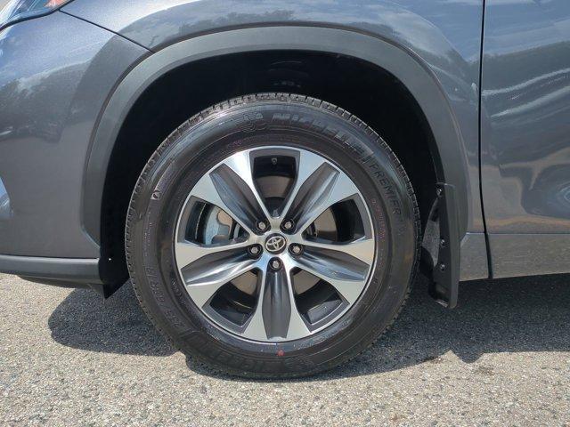 used 2025 Toyota Highlander car, priced at $48,950