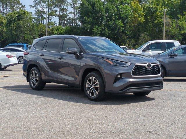 used 2025 Toyota Highlander car, priced at $48,950