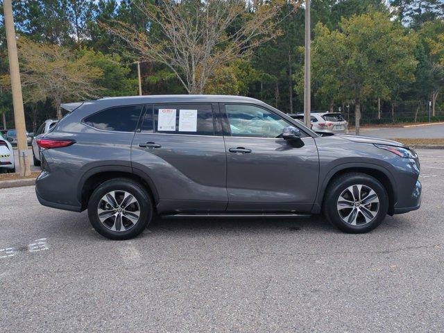 used 2022 Toyota Highlander car, priced at $32,784