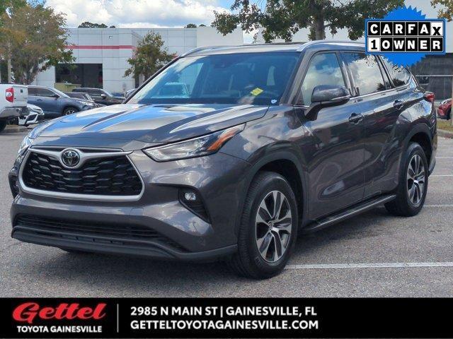 used 2022 Toyota Highlander car, priced at $32,784