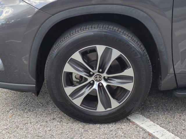 used 2022 Toyota Highlander car, priced at $32,784