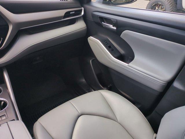 used 2022 Toyota Highlander car, priced at $32,784