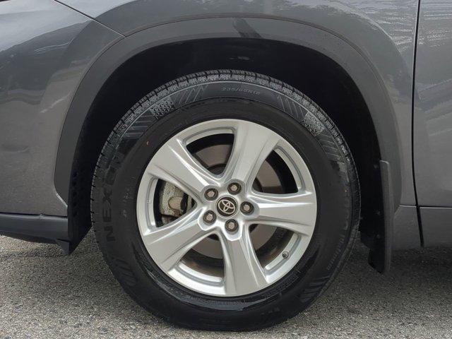 used 2023 Toyota Highlander car, priced at $33,118
