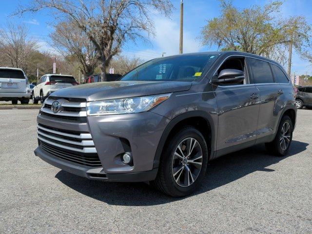 used 2019 Toyota Highlander car, priced at $23,470