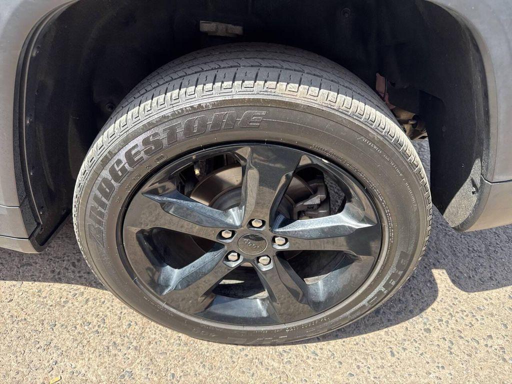 used 2024 Jeep Grand Cherokee car, priced at $28,995