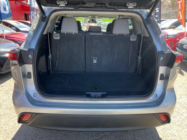 used 2022 Toyota Highlander car, priced at $26,995