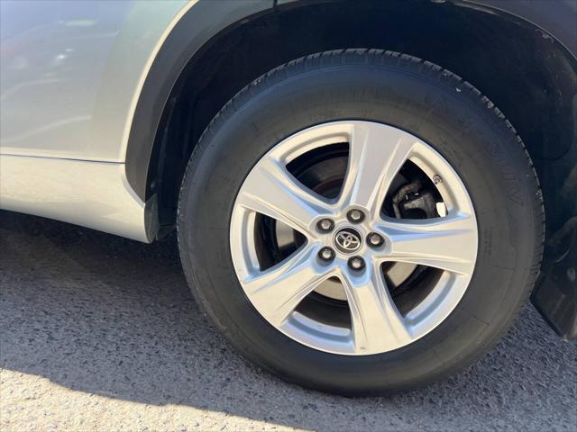 used 2022 Toyota Highlander car, priced at $26,995