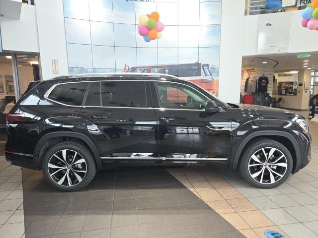 new 2025 Volkswagen Atlas car, priced at $57,234