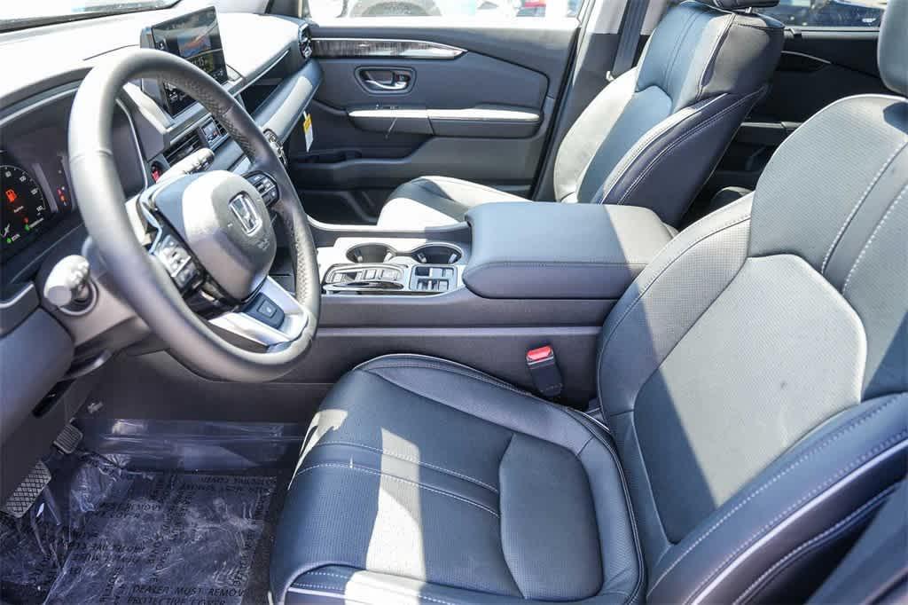 new 2025 Honda Pilot car, priced at $54,575