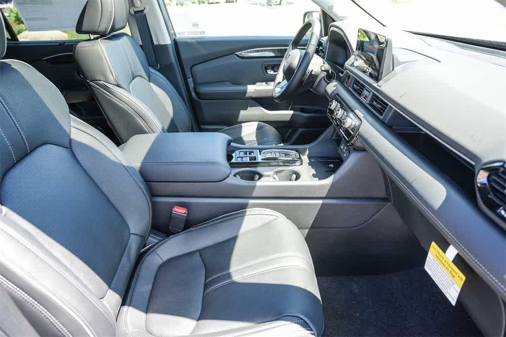new 2025 Honda Pilot car, priced at $54,575