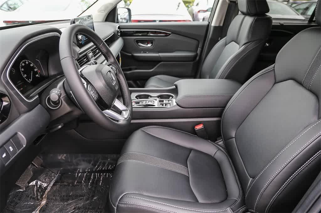 new 2025 Honda Pilot car, priced at $53,295