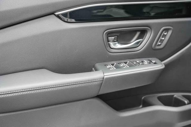new 2025 Honda Pilot car, priced at $44,950