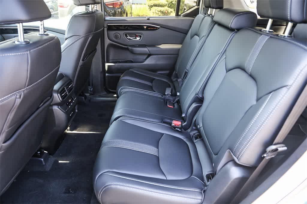 new 2025 Honda Pilot car, priced at $51,350