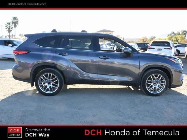 used 2020 Toyota Highlander car, priced at $35,088