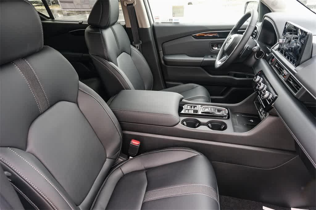 new 2025 Honda Pilot car, priced at $46,180