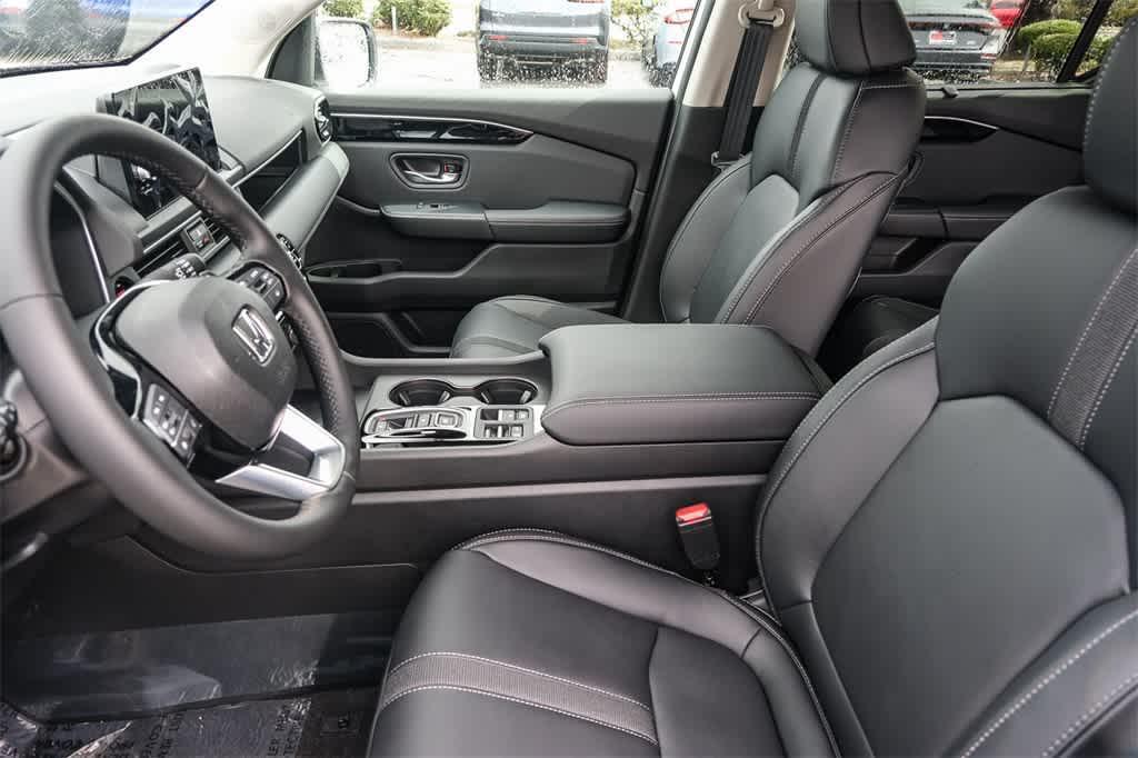 new 2025 Honda Pilot car, priced at $46,180