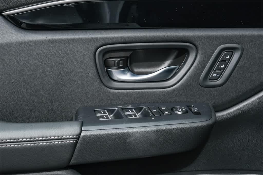 new 2025 Honda Pilot car, priced at $46,180