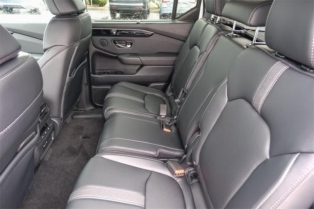 new 2025 Honda Pilot car, priced at $46,180