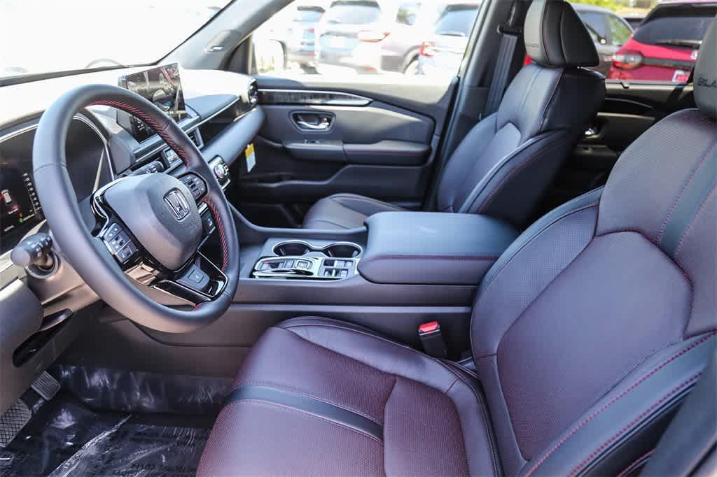 new 2025 Honda Pilot car, priced at $56,075