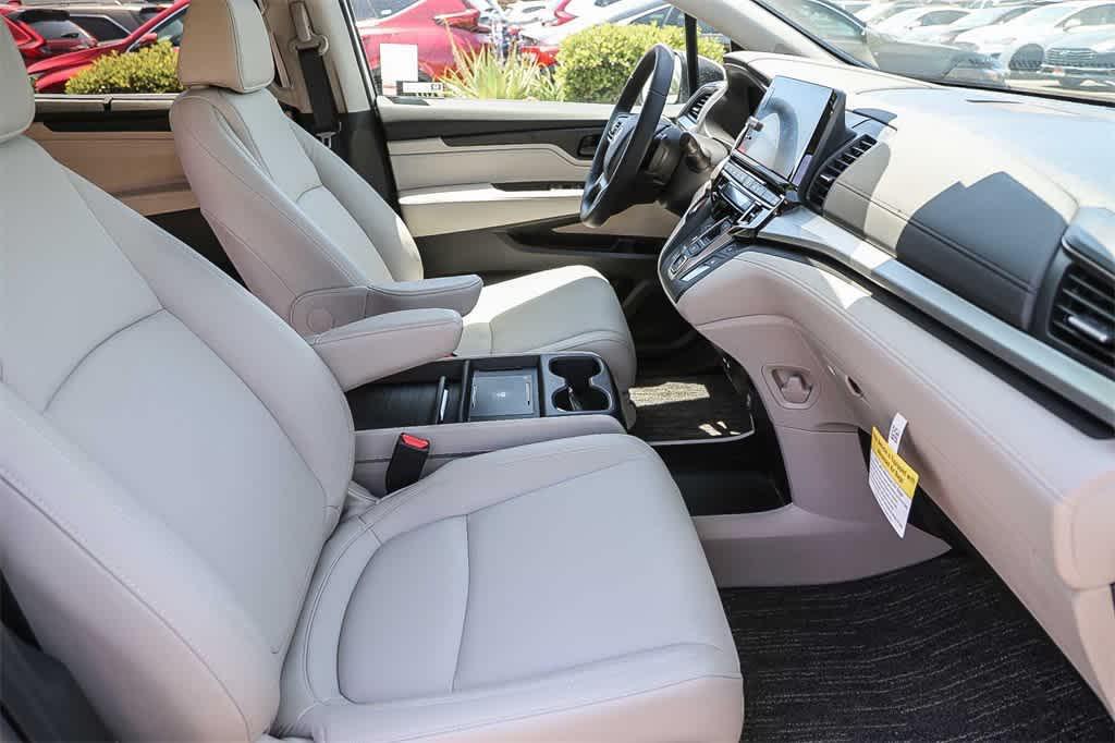 new 2026 Honda Odyssey car, priced at $44,290