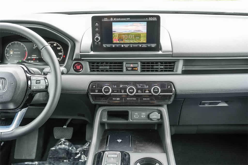 new 2025 Honda Pilot car, priced at $45,450