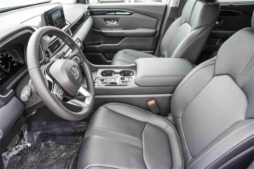 new 2025 Honda Pilot car, priced at $45,450