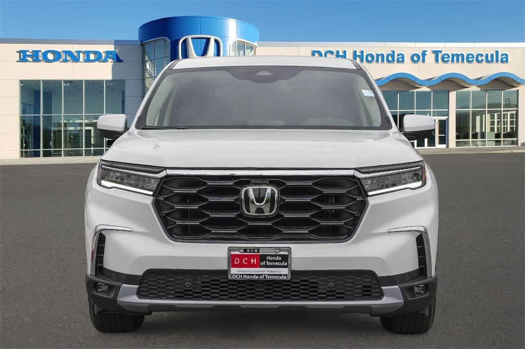 new 2025 Honda Pilot car, priced at $45,450
