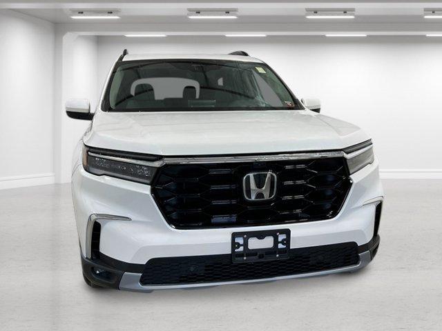 new 2025 Honda Pilot car, priced at $54,930