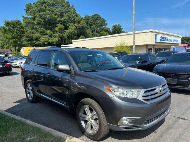 used 2011 Toyota Highlander car, priced at $12,995