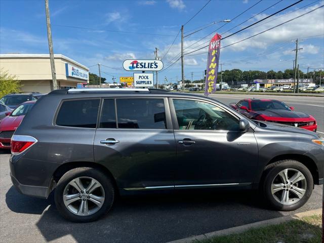 used 2011 Toyota Highlander car, priced at $12,995