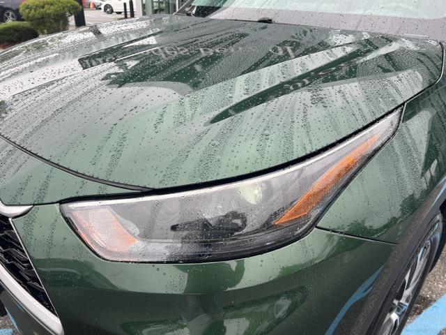 used 2023 Toyota Highlander car, priced at $35,292