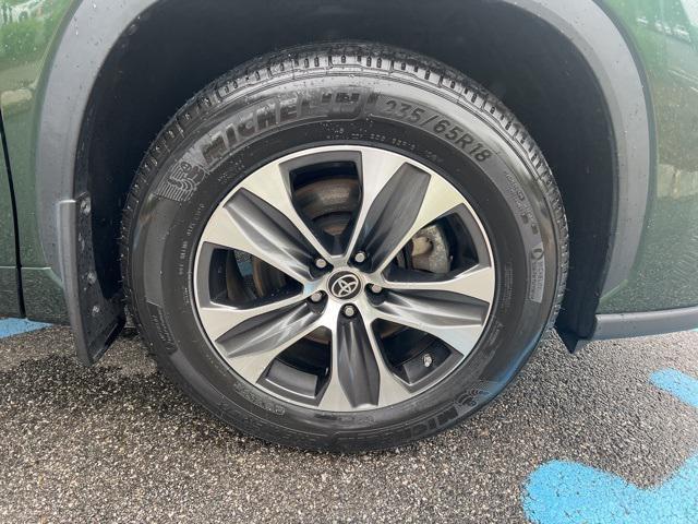 used 2023 Toyota Highlander car, priced at $35,292