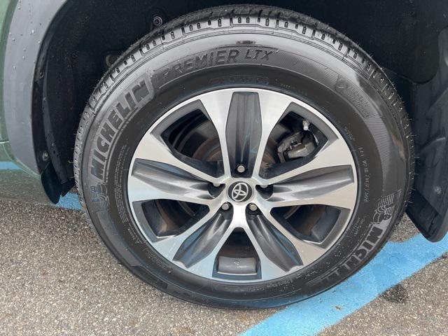 used 2023 Toyota Highlander car, priced at $35,292