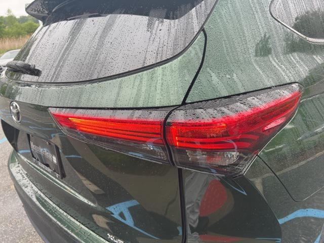 used 2023 Toyota Highlander car, priced at $35,292