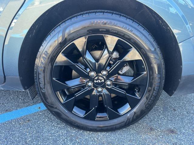 used 2024 Kia Carnival car, priced at $39,991