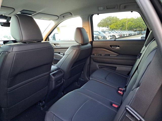 new 2025 Nissan Pathfinder car, priced at $39,725