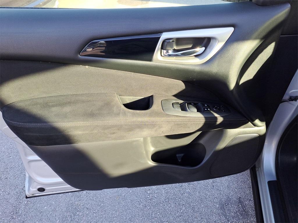 used 2020 Nissan Pathfinder car, priced at $11,657