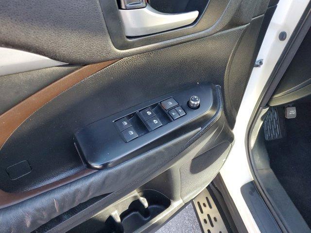 used 2014 Toyota Highlander car, priced at $16,657