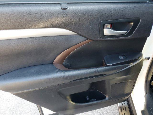 used 2014 Toyota Highlander car, priced at $16,657