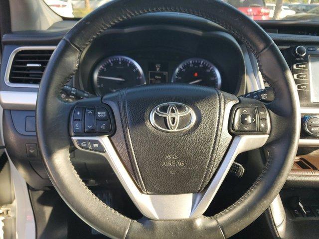 used 2014 Toyota Highlander car, priced at $16,657