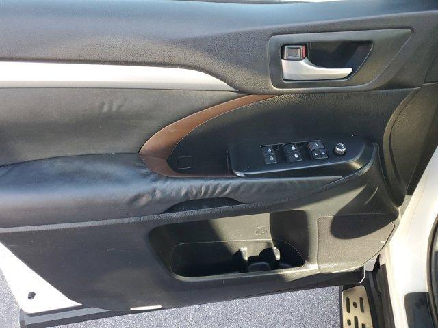 used 2014 Toyota Highlander car, priced at $16,657