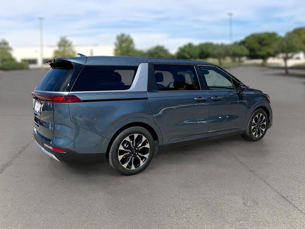 used 2023 Kia Carnival car, priced at $34,498