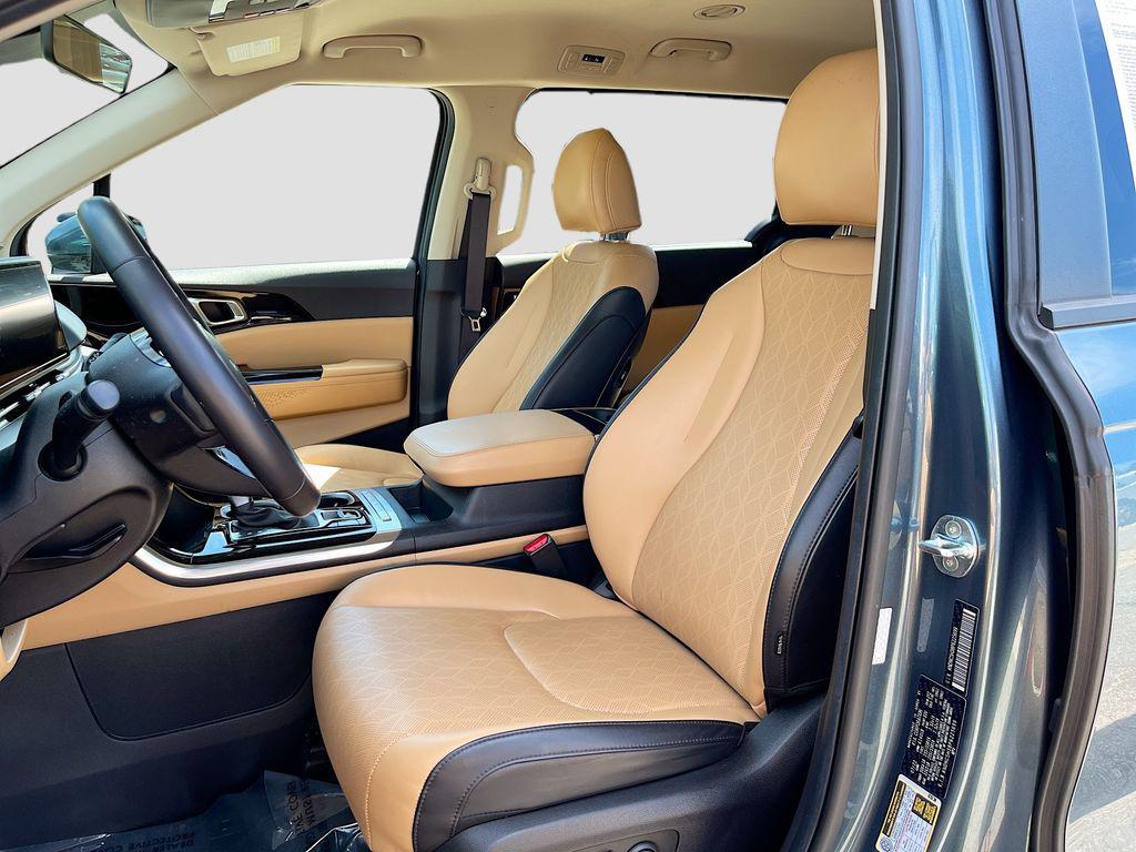 used 2023 Kia Carnival car, priced at $34,498