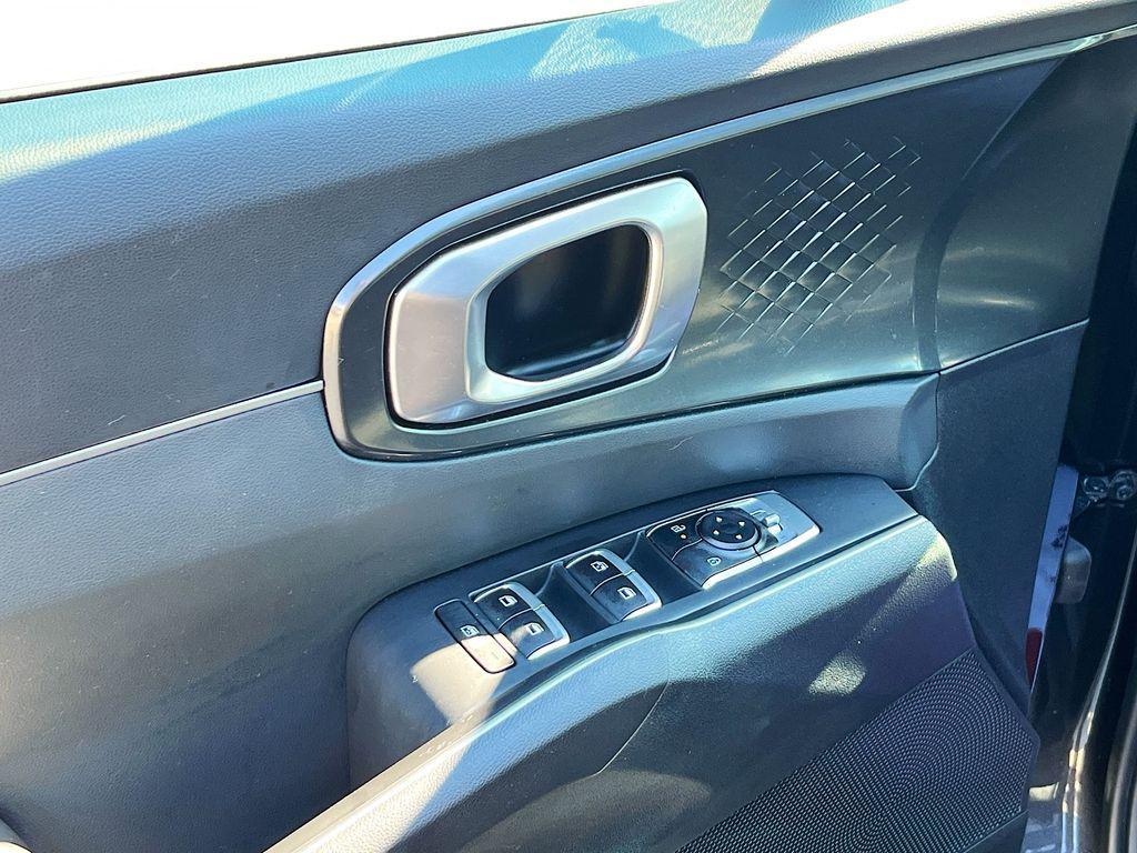 used 2025 Kia Sorento car, priced at $27,865