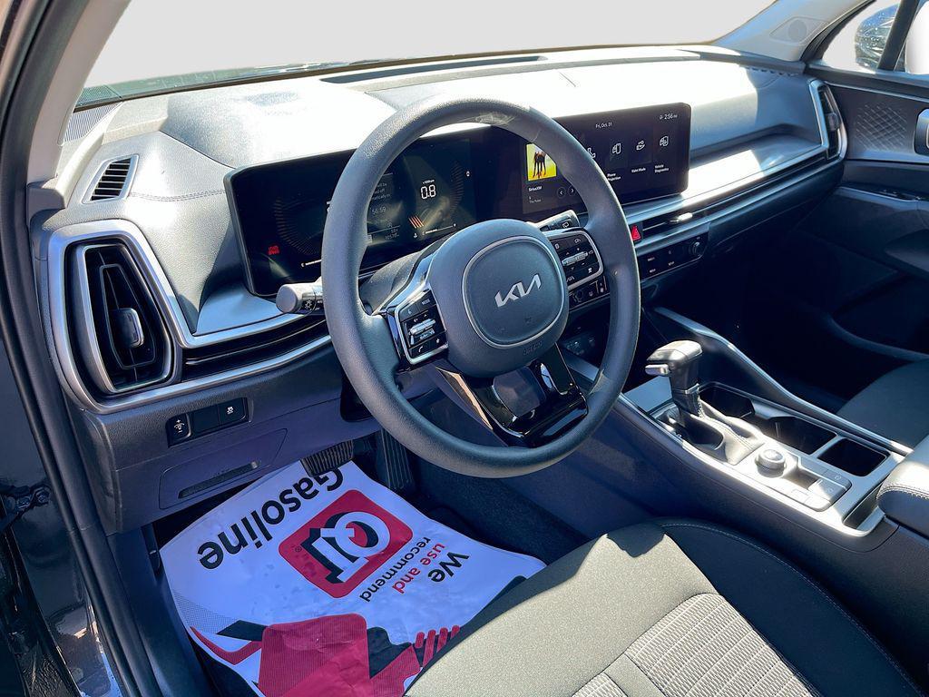 used 2025 Kia Sorento car, priced at $27,865