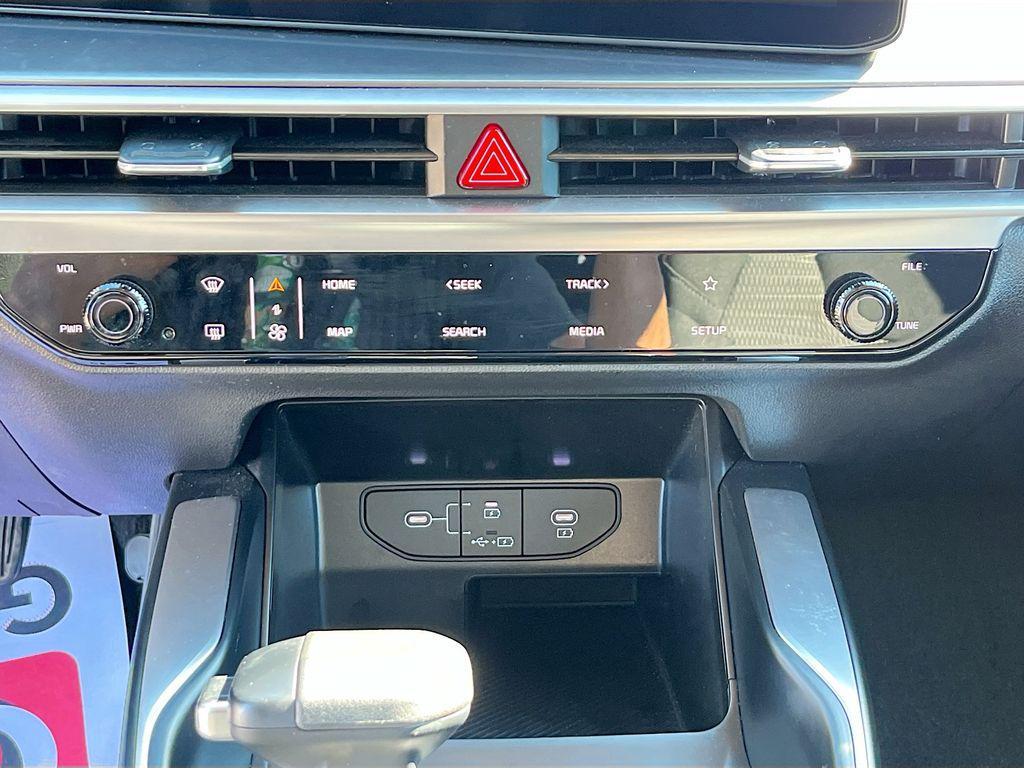 used 2025 Kia Sorento car, priced at $27,865