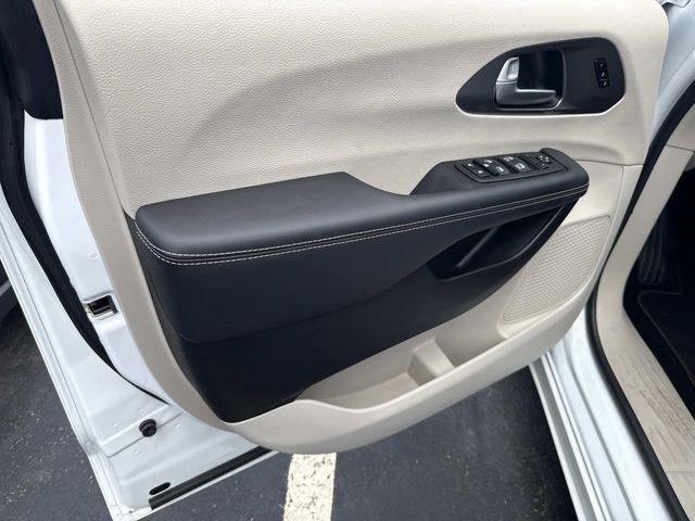 used 2024 Chrysler Pacifica car, priced at $27,990