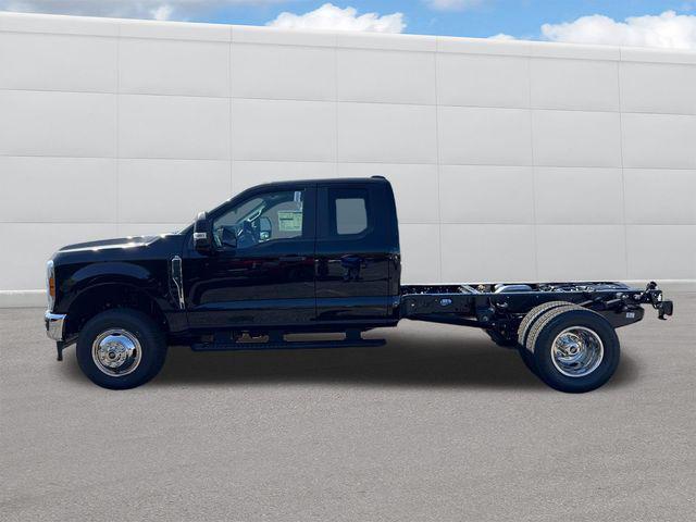 new 2025 Ford F-350 car, priced at $62,095